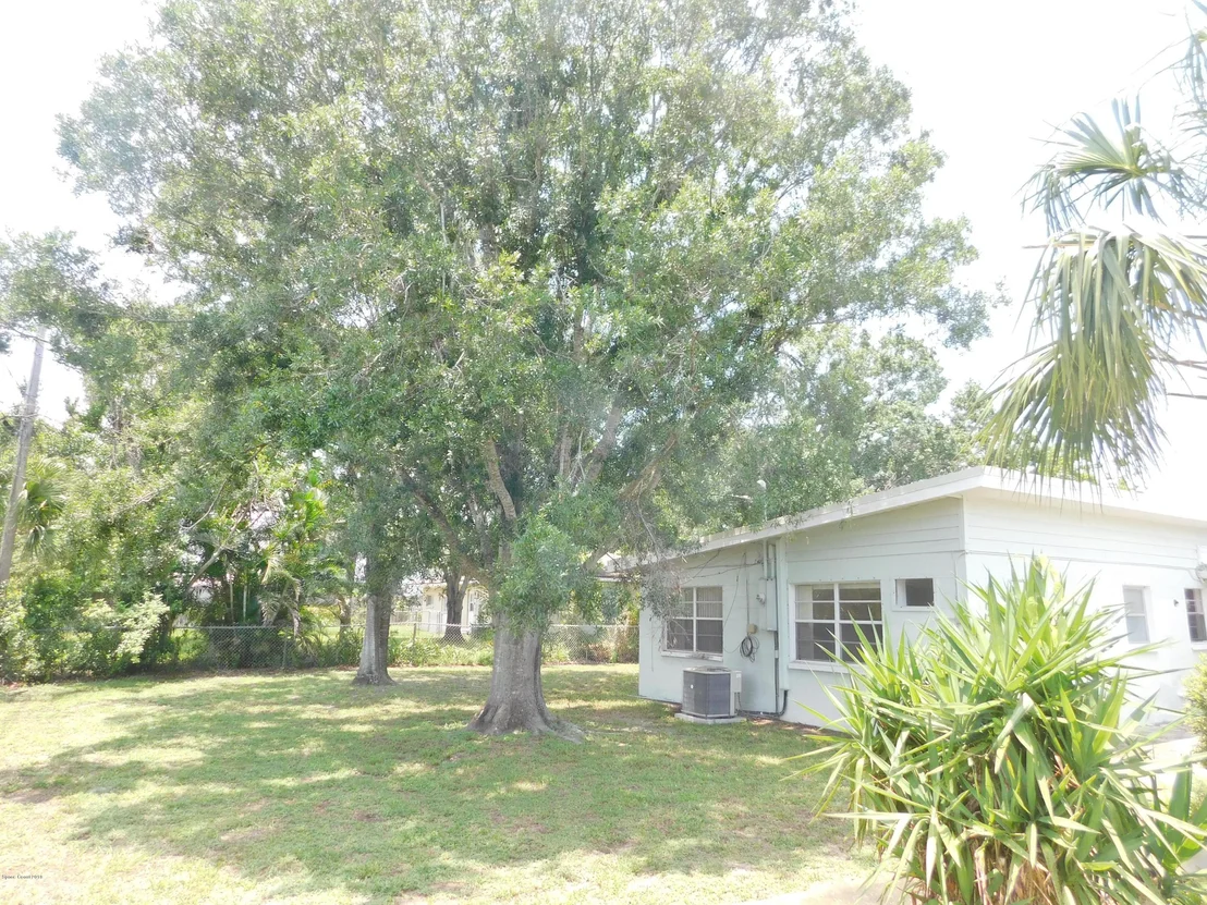Photo of 689 Laurie Street