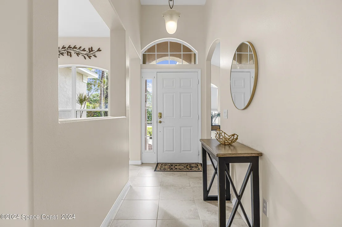 Photo of 1878 Windbrook Drive SE