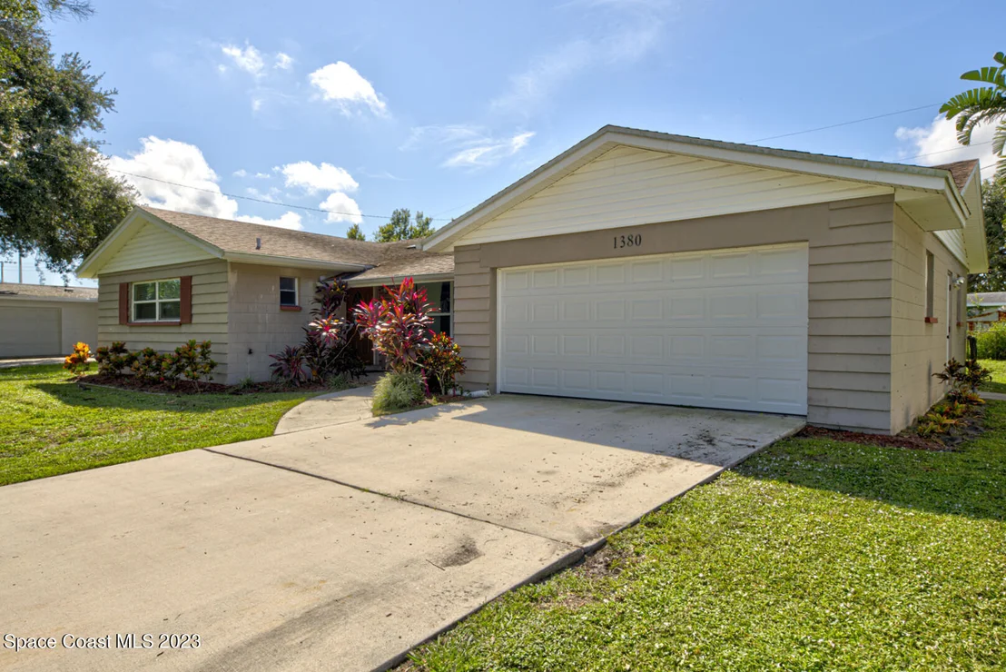 Photo of 1380 Estridge Drive