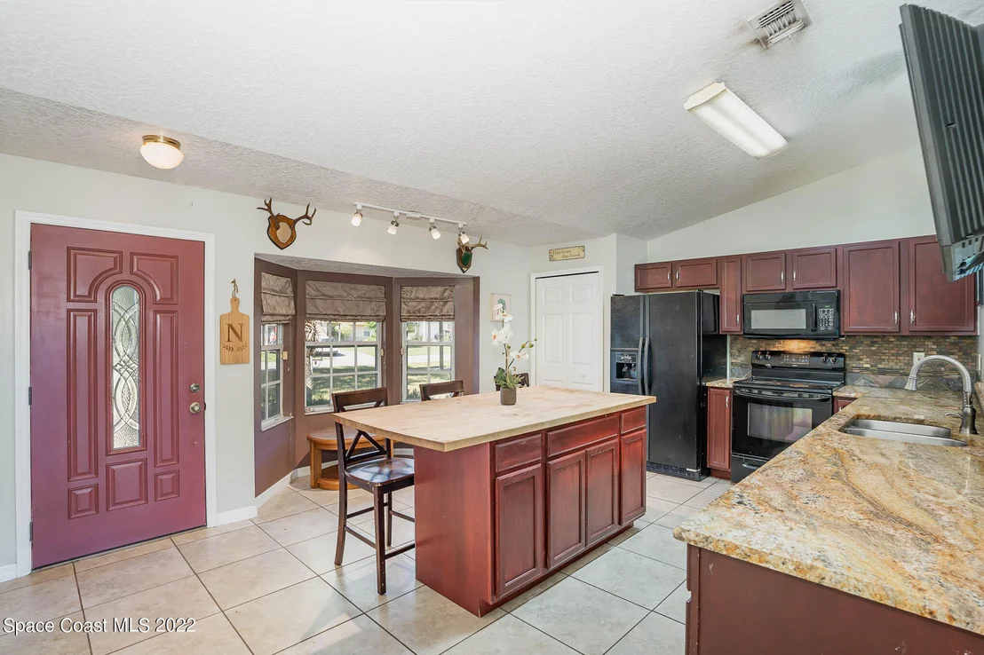Photo of 6291 Golfview Avenue