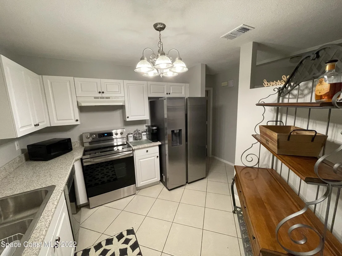 Photo of 1098 Goldenrod Circle NE
