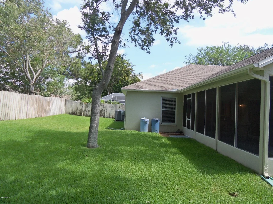 Photo of 975 Pelican Lane