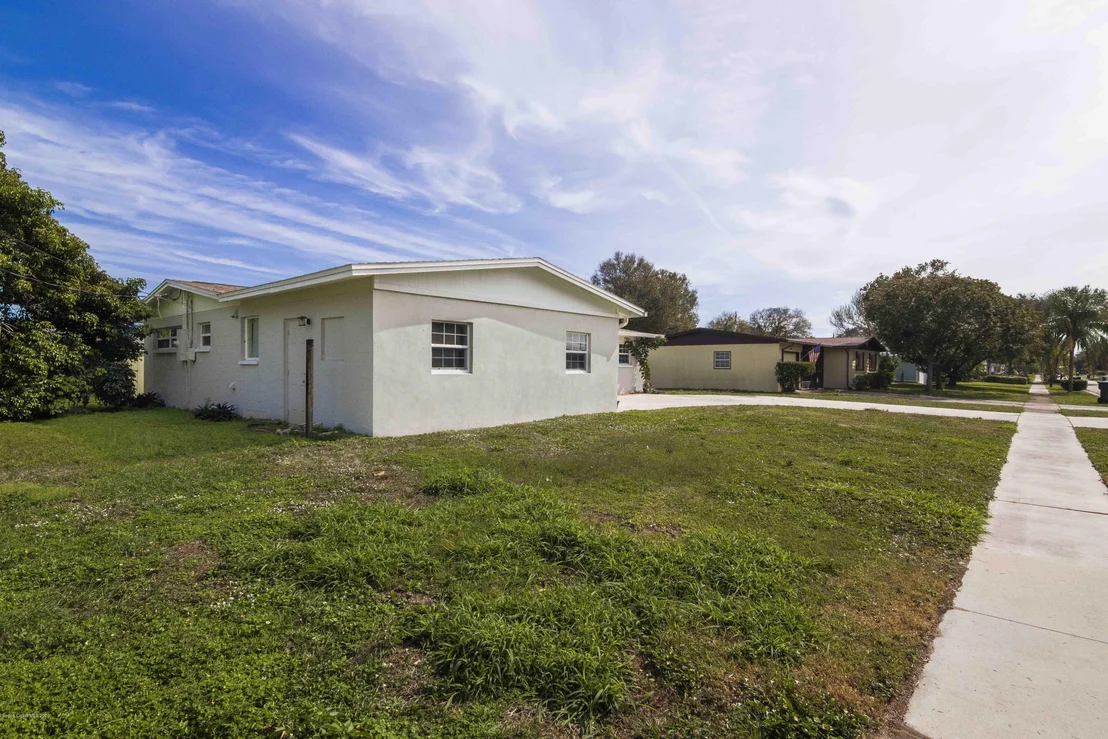 Photo of 1332 Estridge Drive
