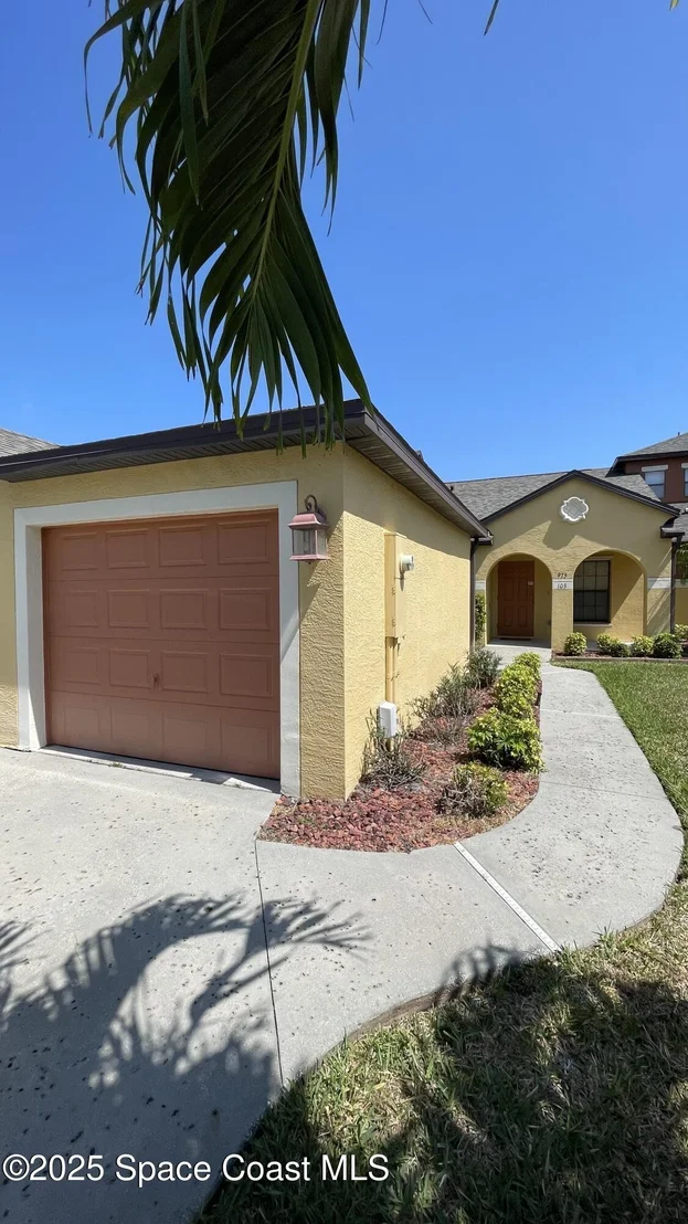 Photo of Unit 103 at 975 Luminary Circle