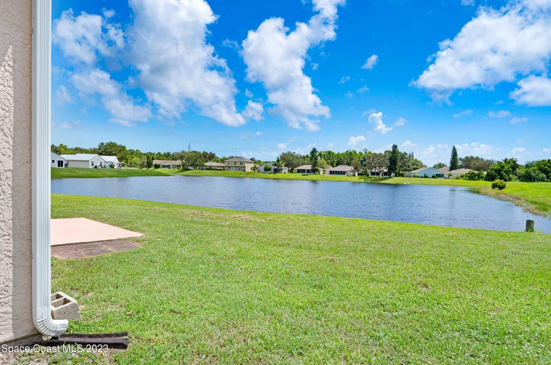 Photo of 963 Wateroak Drive NE