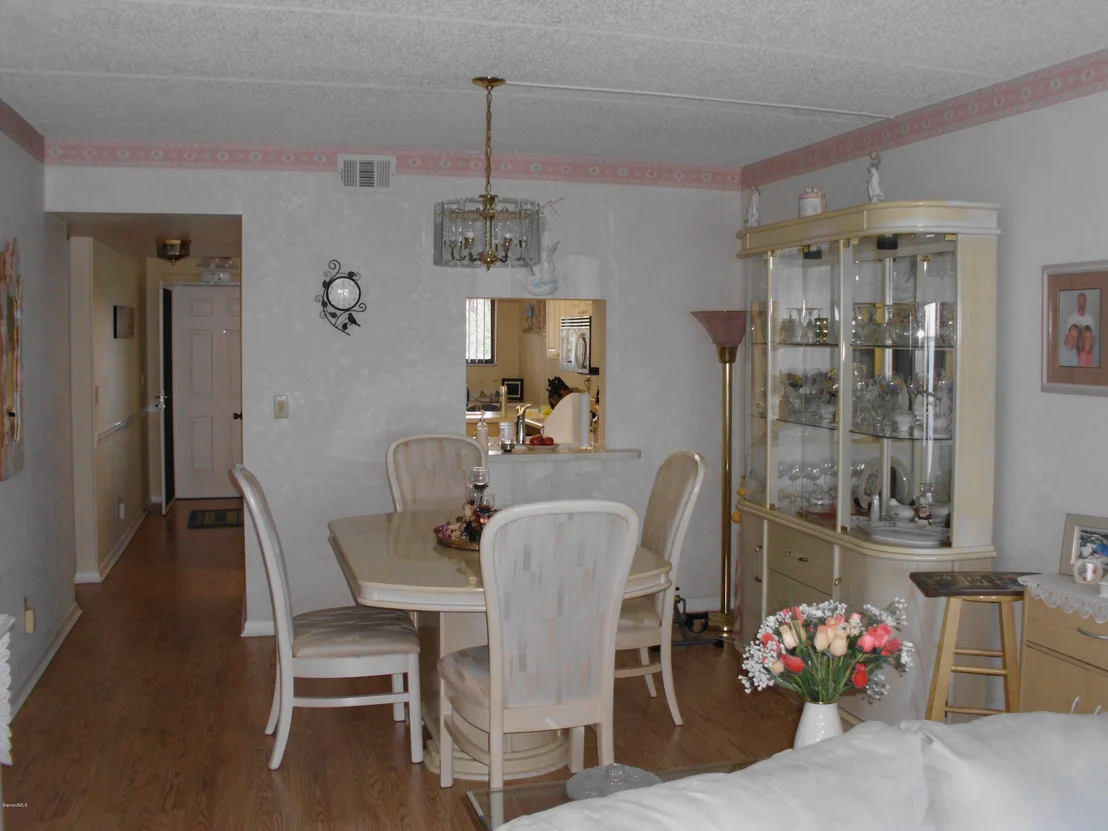 Photo of Unit 409 at 3901 NE Dixie Highway