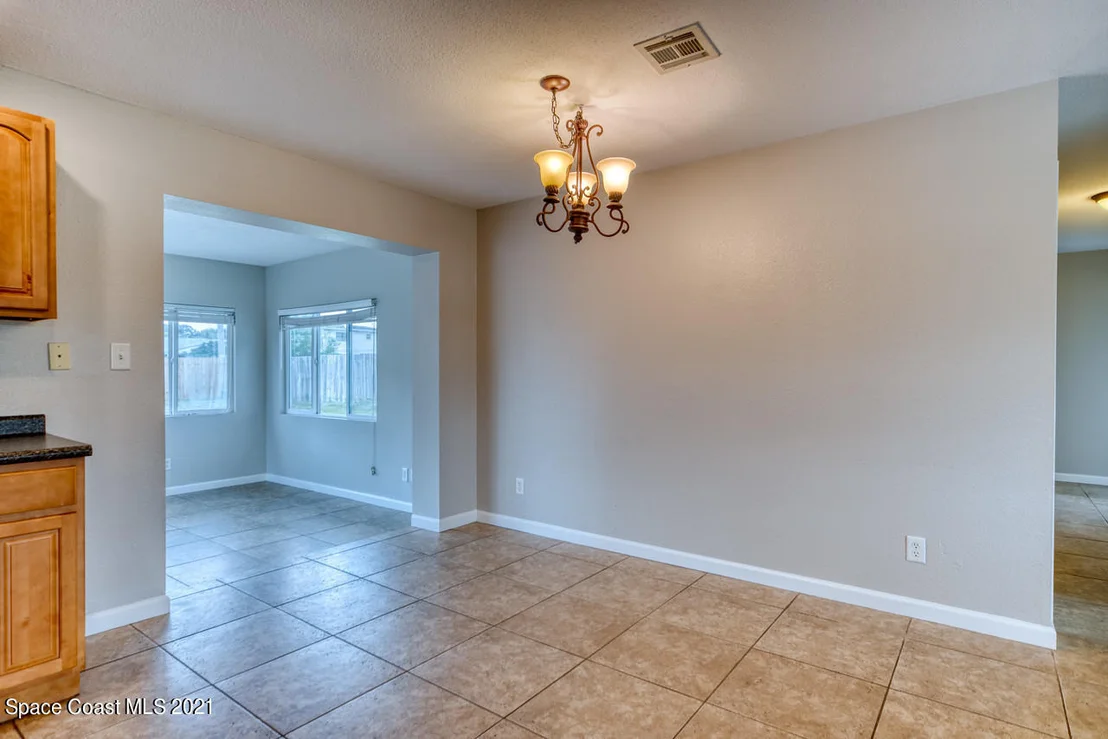 Photo of 1215 Pinetree Drive