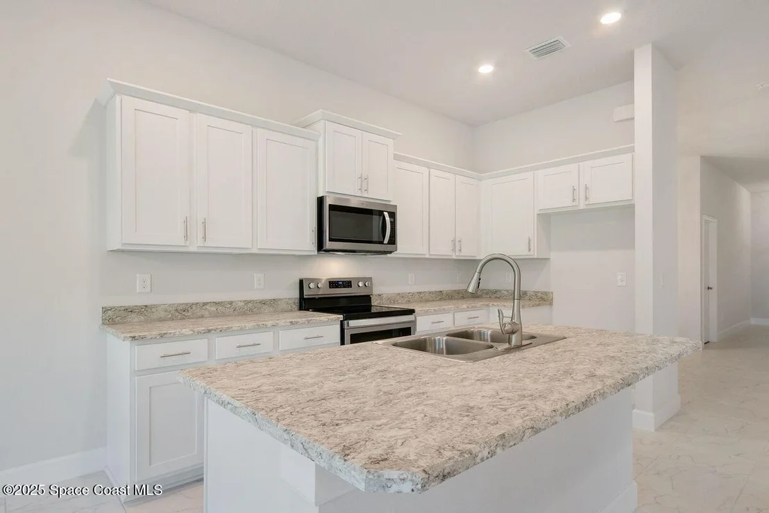 Photo of 945 NW Kylar Drive NW