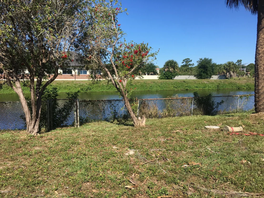 Photo of 546 Louvre Drive