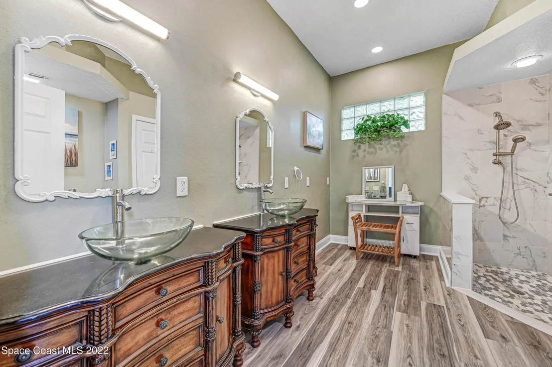 Photo of 852 Villa Drive