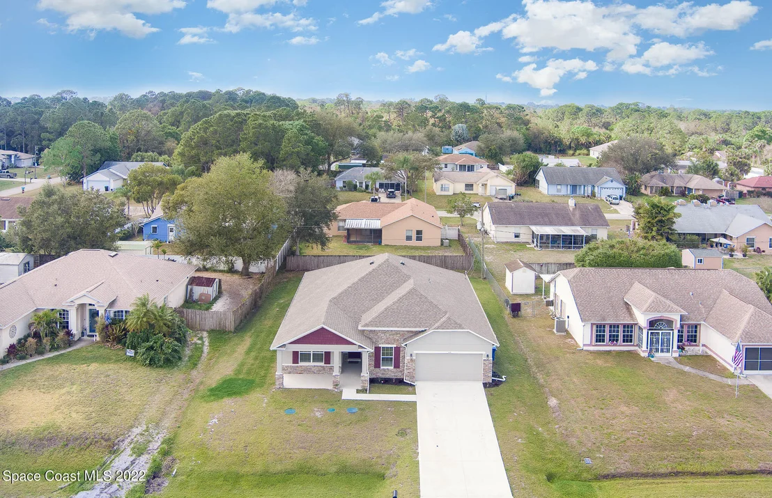 Photo of 660 Seven Gables Circle SE
