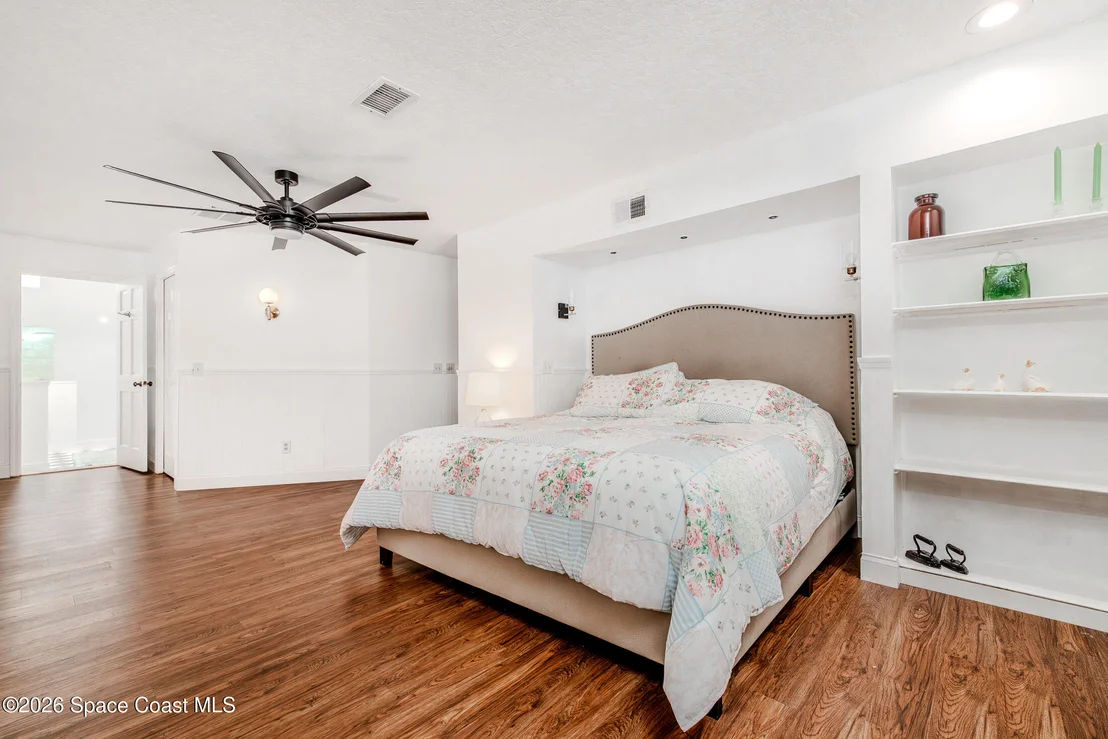 Photo of 5925 Riverside Drive