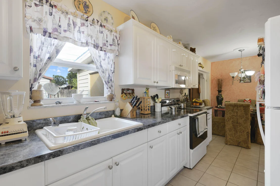 Photo of 939 Bianca Drive NE