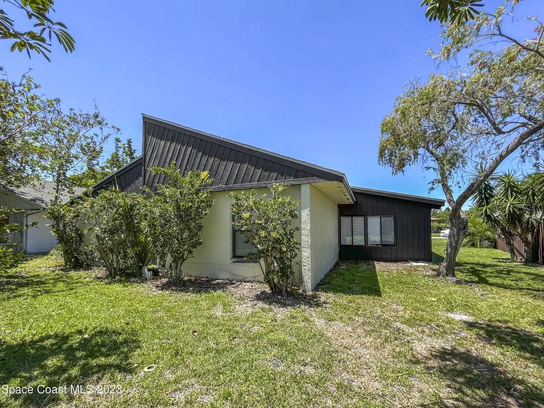 Photo of 295 Bayhead Drive