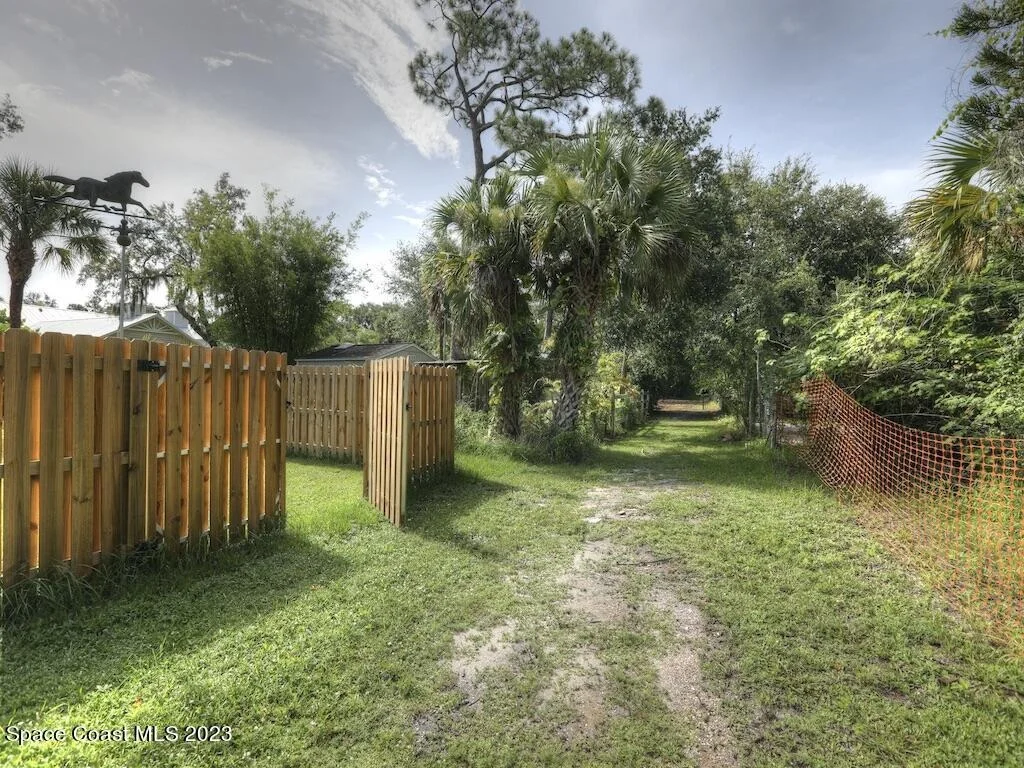 Photo of 9850 Oak