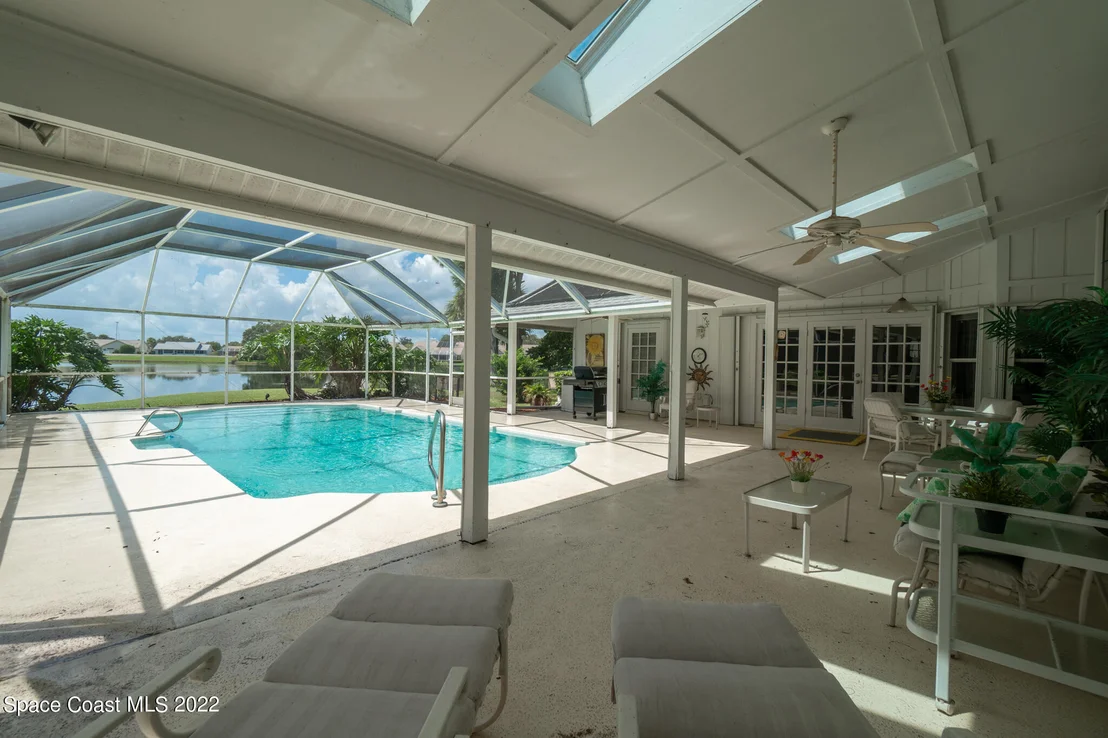 Photo of 686 Rossmoor Circle