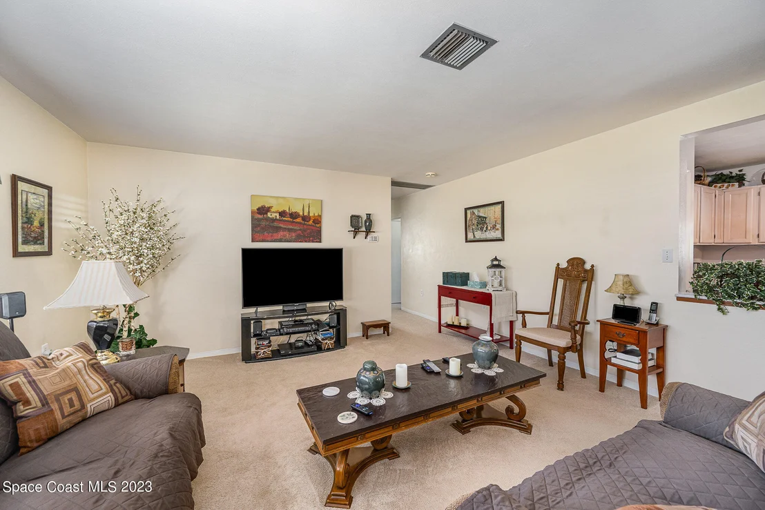 Photo of 643 Cocoanut Grove Avenue