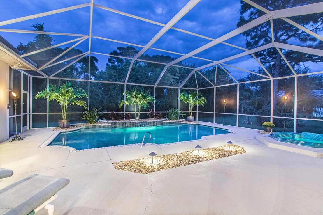 Photo of 735 Glengarry Drive