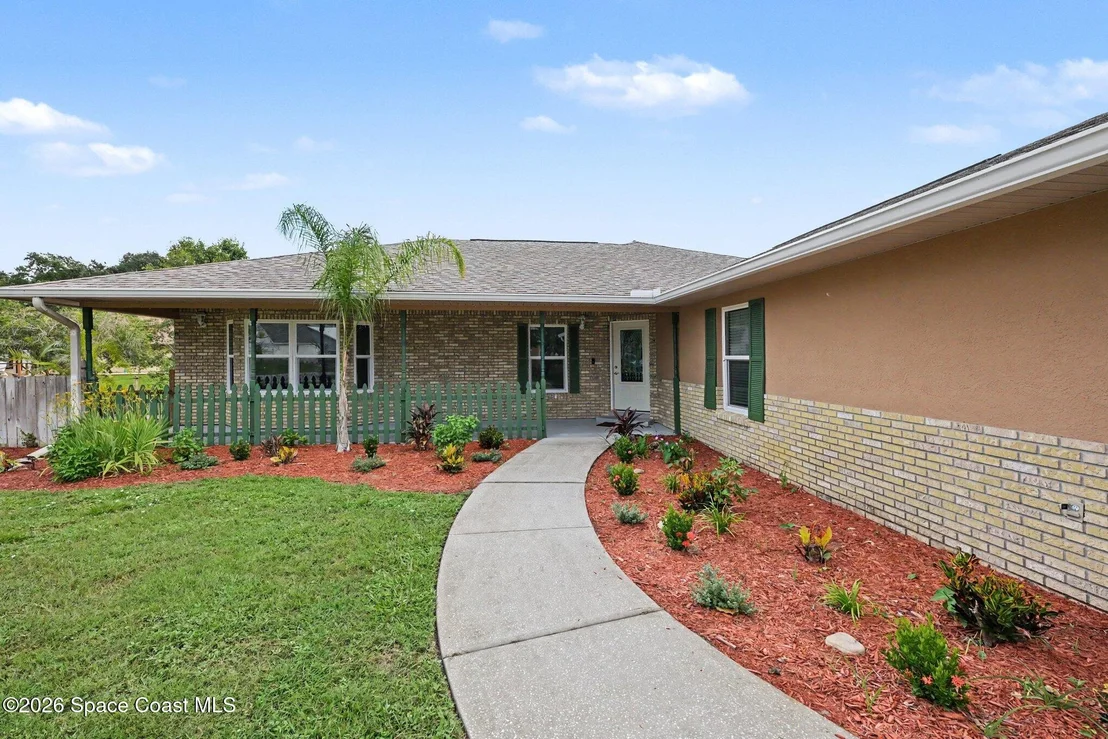 Photo of 1019 Mandarin Drive NE