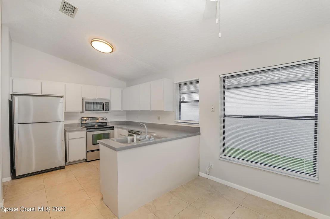 Photo of 504 Oak Mont Place