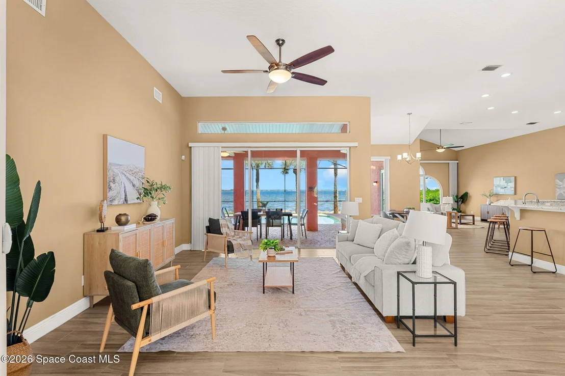 Photo of 327 Island Drive