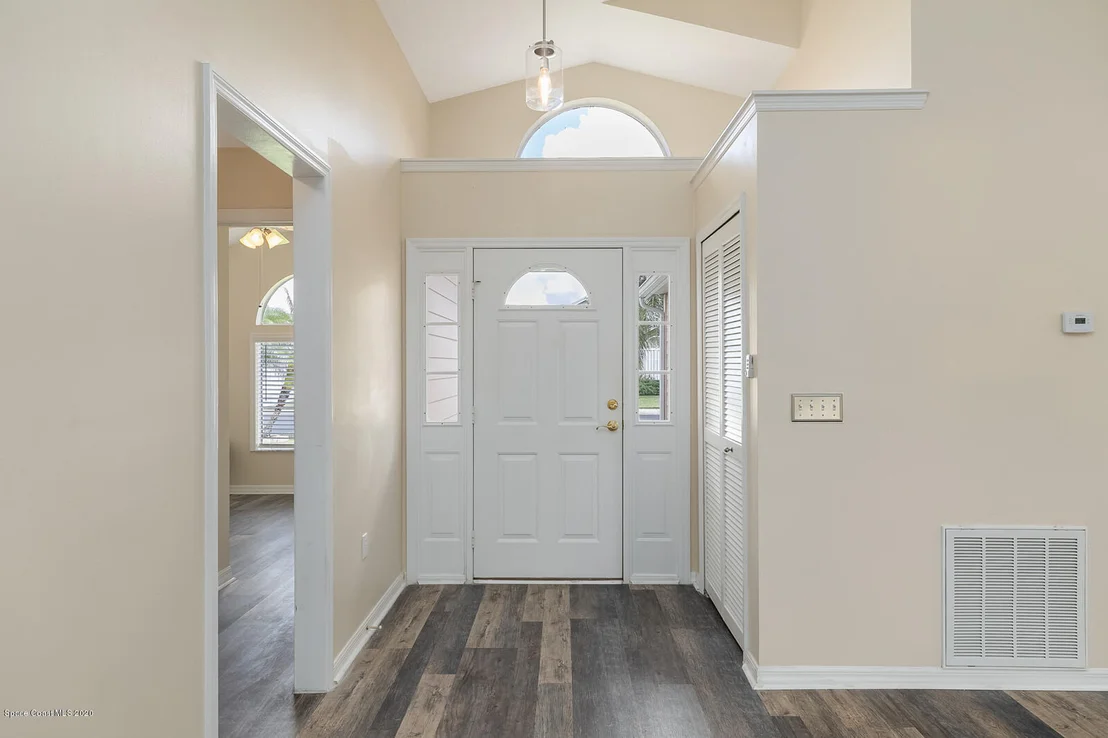 Photo of 1002 S Fork Circle