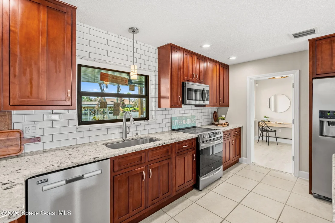 Photo of 213 River Road