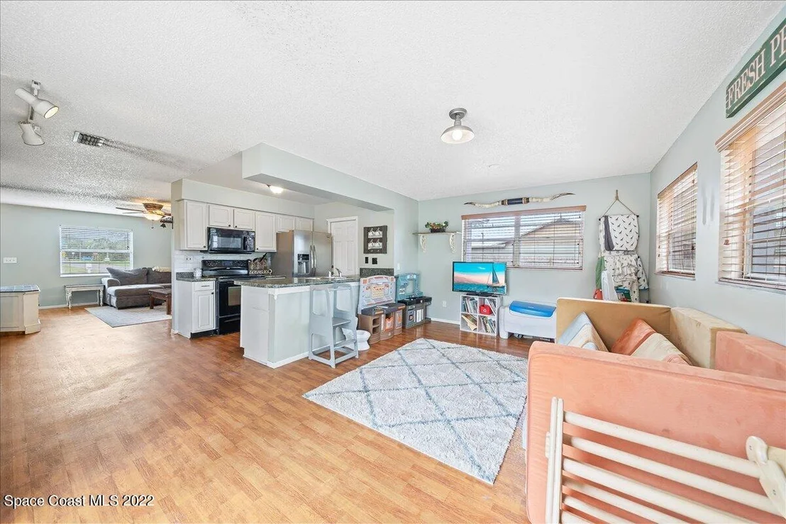 Photo of 6045 Aires Avenue