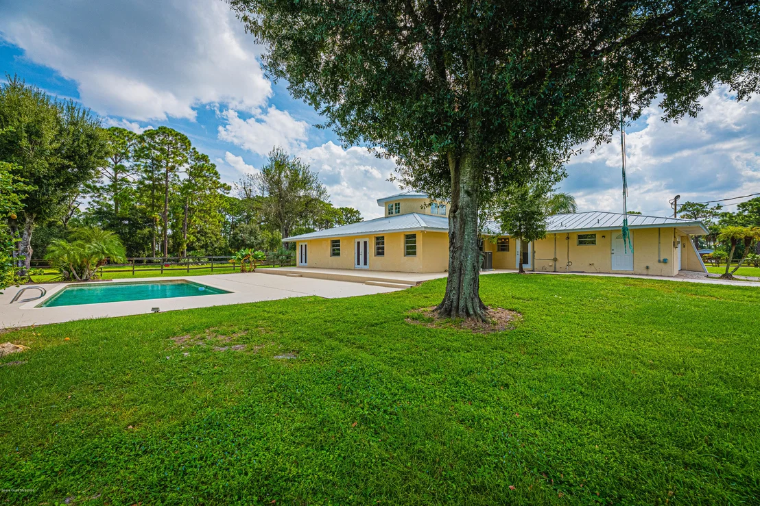 Photo of 4300 Pinewood Road