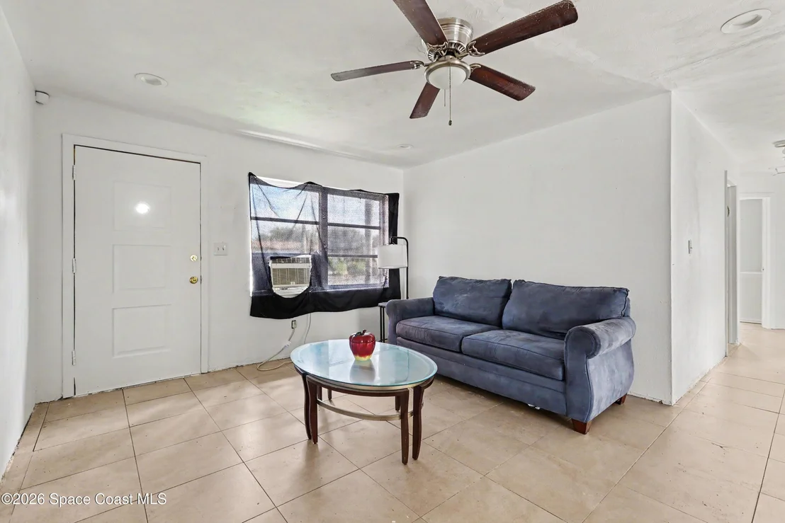 Photo of 819 Almond Boulevard