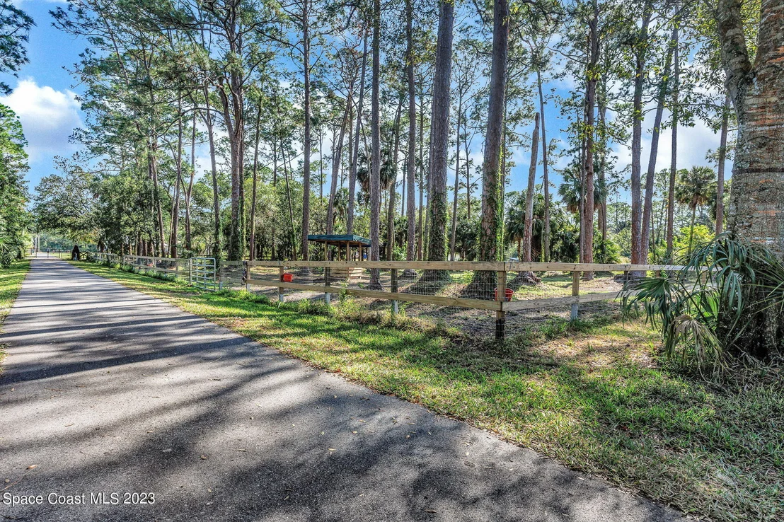 Photo of 2281 Friday Road