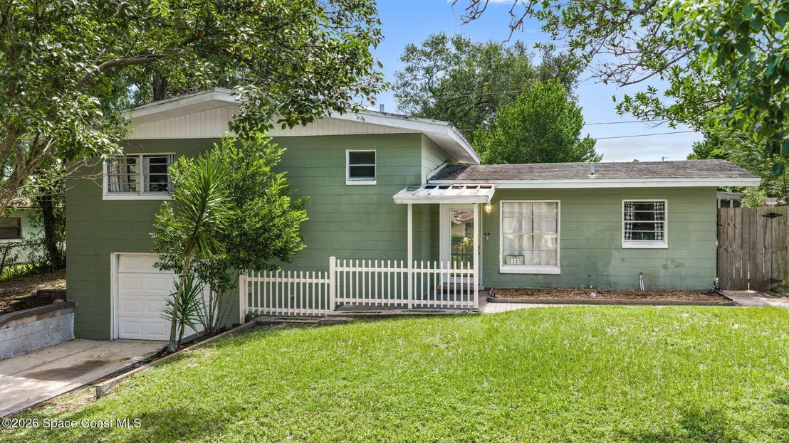 Photo of 1425 Crest Drive