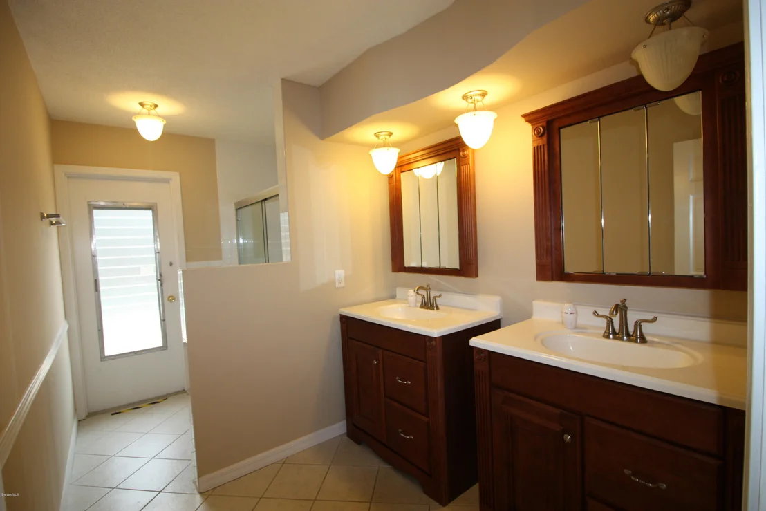 Photo of 440 Hamlin Avenue