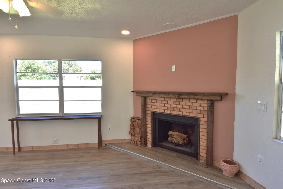 Photo of 847 Mohawk Avenue