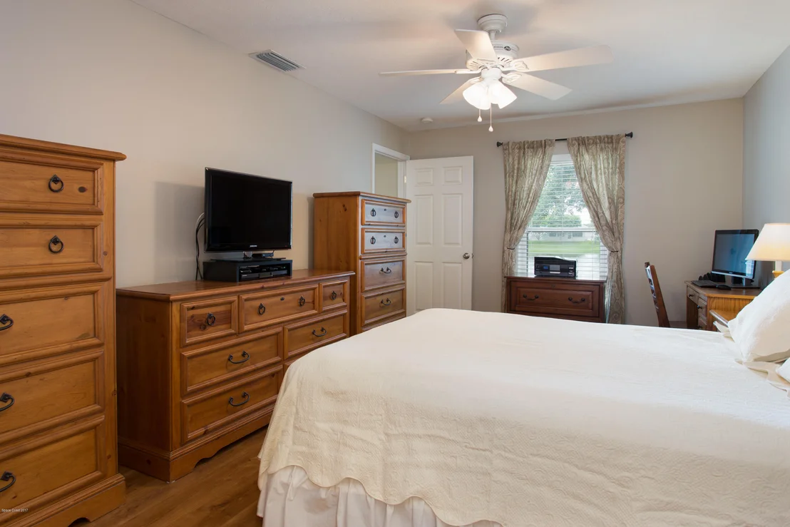 Photo of 499 Benton Drive