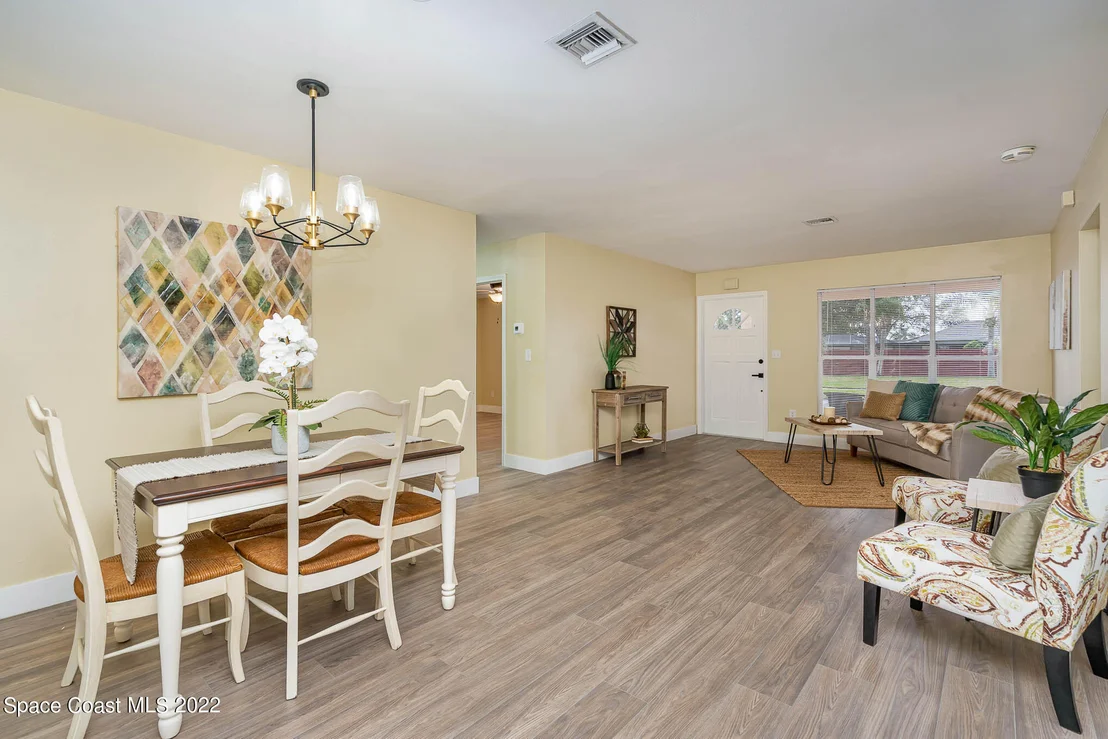 Photo of 721 Pebble Beach Avenue NE