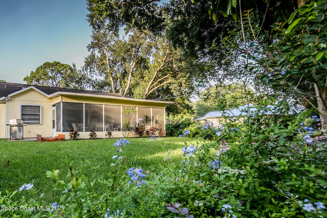 Photo of 949 Streamlet Ave Avenue