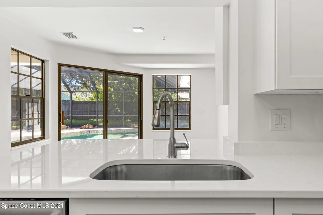 Photo of 151 Cocoa Avenue