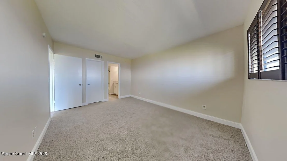 Photo of Unit 104 at 3901 Dixie Highway NE