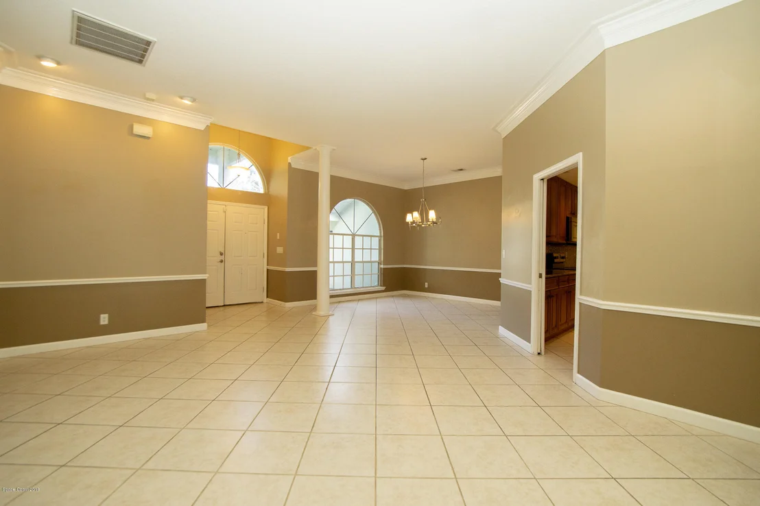 Photo of 652 Gilbert Drive NE