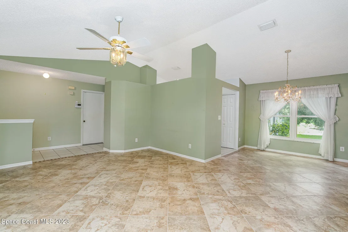Photo of 4335 South Lakes Circle