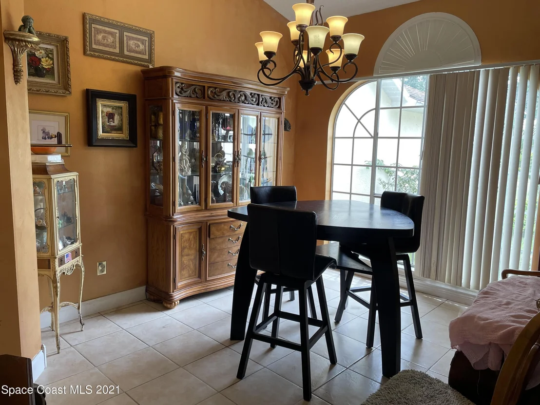 Photo of 751 Becker Avenue NE