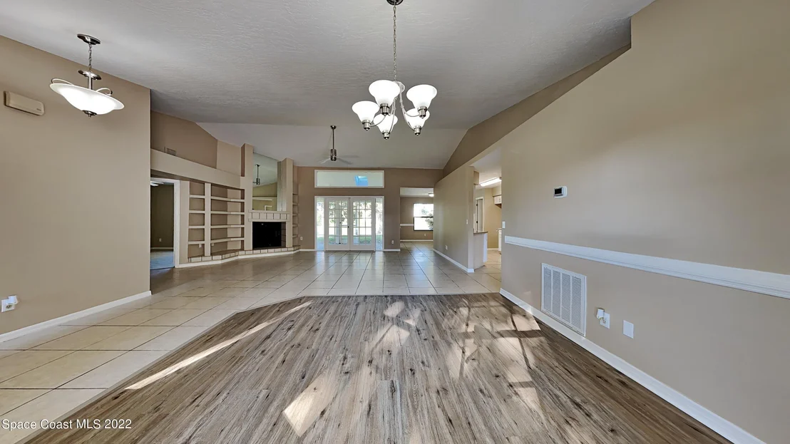 Photo of 526 Deerfield Drive