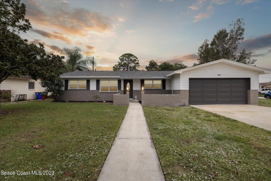 Photo of 885 Kings Post Road