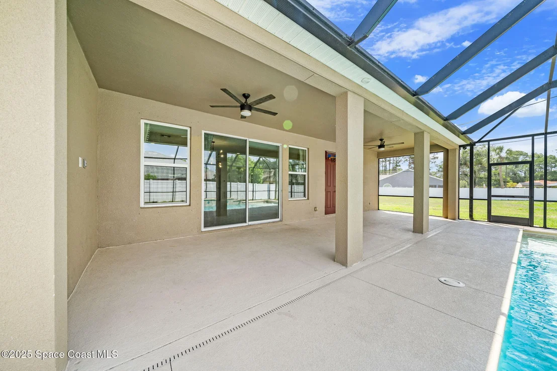 Photo of 539 Balcom Terrace SE