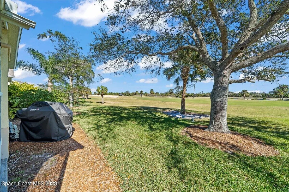 Photo of 1925 Golf Vista Boulevard