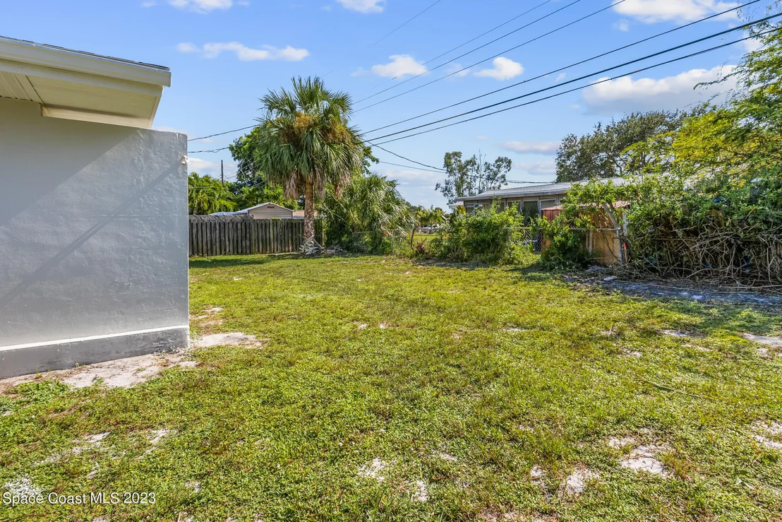 Photo of 948 Darwin Lane NE