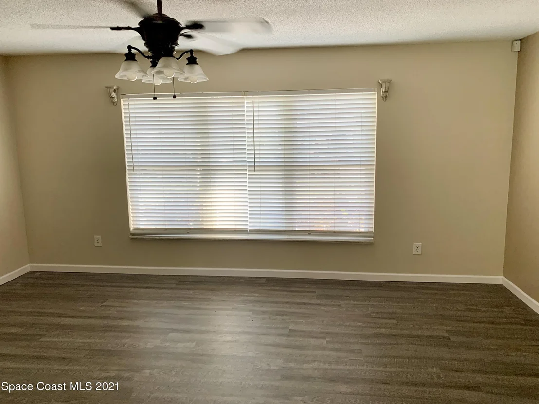 Photo of 937 Kings Post Road