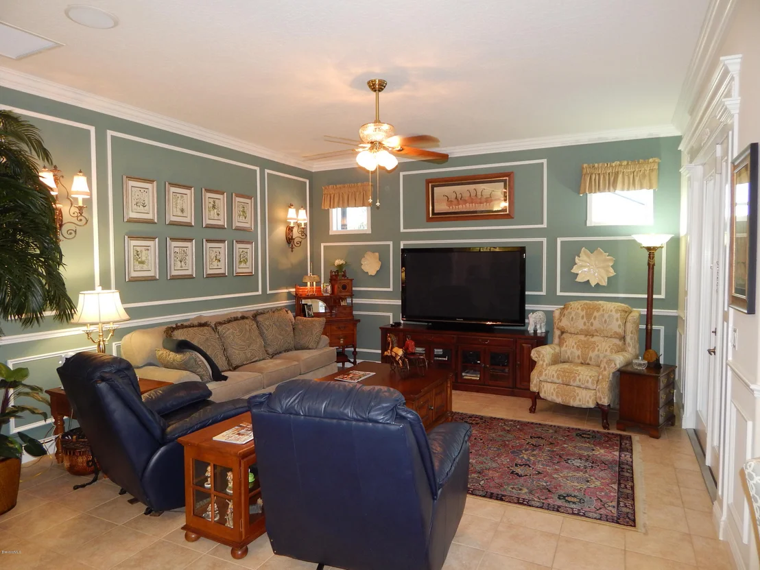 Photo of 211 SE Devlin Court