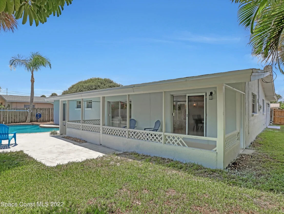 Photo of 619 N Robert Way